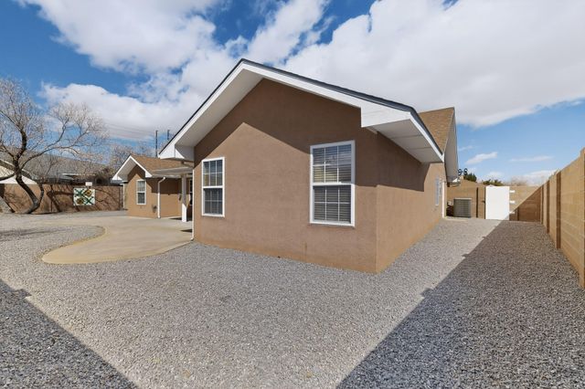 2275 Longhorn Street SW, Los Lunas, NM 87031