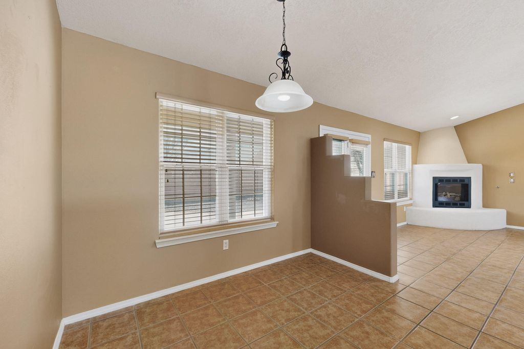 Image 12 of property listing at 2275 Longhorn Street SW, Los Lunas, NM 87031