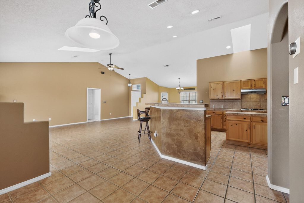 Image 14 of property listing at 2275 Longhorn Street SW, Los Lunas, NM 87031