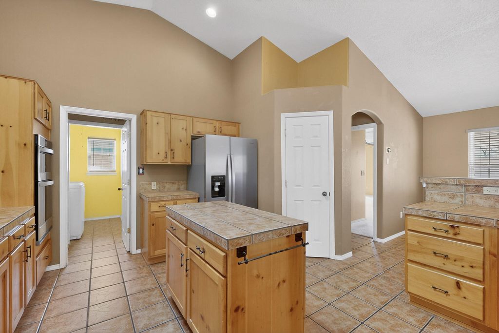 Image 15 of property listing at 2275 Longhorn Street SW, Los Lunas, NM 87031