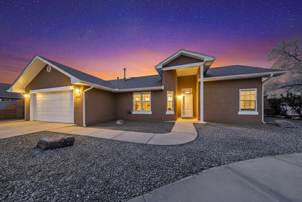 Image 2 of property listing at 2275 Longhorn Street SW, Los Lunas, NM 87031