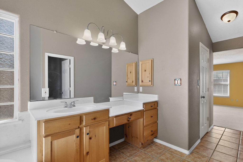 Image 24 of property listing at 2275 Longhorn Street SW, Los Lunas, NM 87031