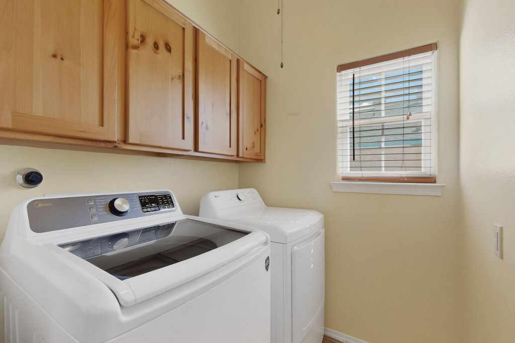 Image 33 of property listing at 2275 Longhorn Street SW, Los Lunas, NM 87031