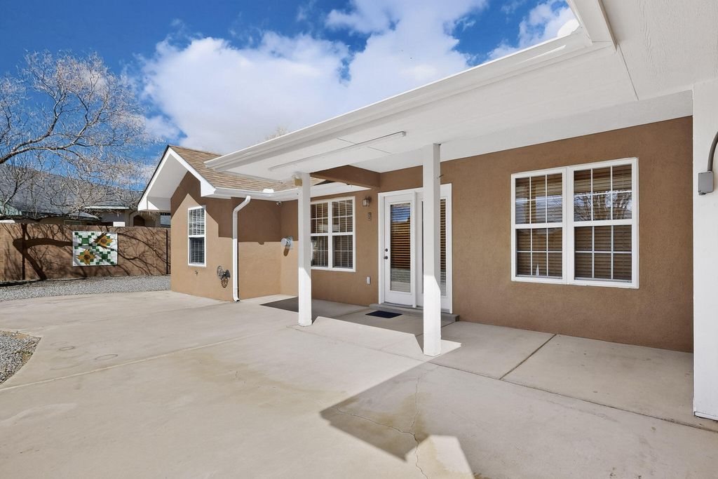 Image 35 of property listing at 2275 Longhorn Street SW, Los Lunas, NM 87031