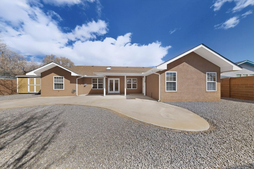 Image 36 of property listing at 2275 Longhorn Street SW, Los Lunas, NM 87031