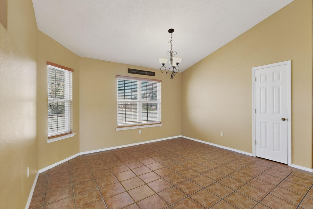 Image 8 of property listing at 2275 Longhorn Street SW, Los Lunas, NM 87031