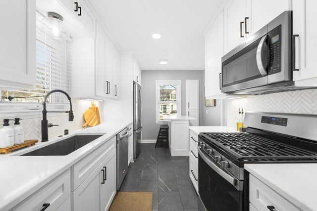 5281 N Kent AVENUE, Whitefish Bay, WI 53217