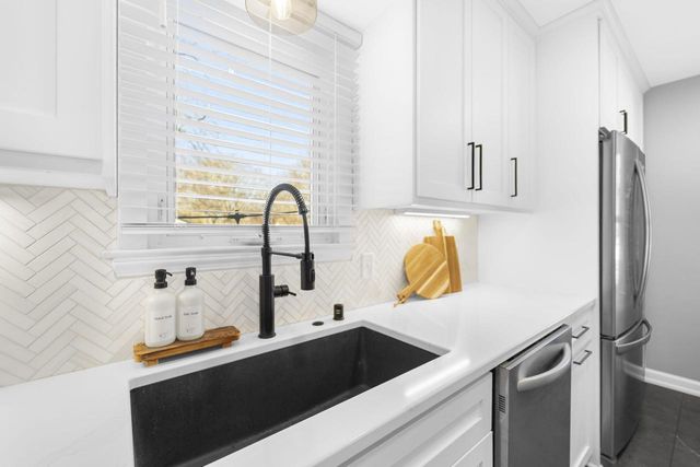 5281 N Kent AVENUE, Whitefish Bay, WI 53217