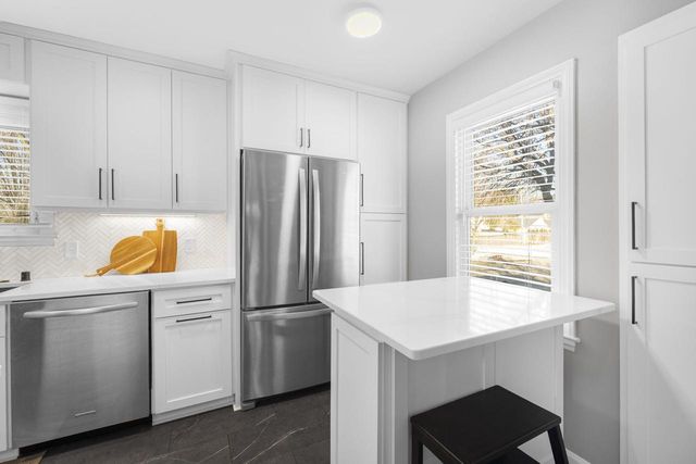 5281 N Kent AVENUE, Whitefish Bay, WI 53217