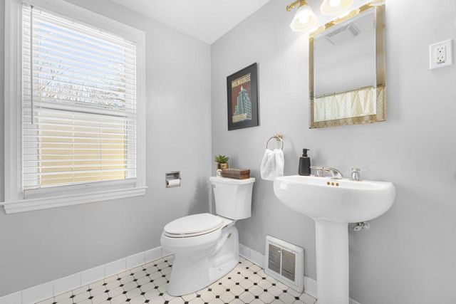 5281 N Kent AVENUE, Whitefish Bay, WI 53217