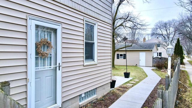 5281 N Kent AVENUE, Whitefish Bay, WI 53217