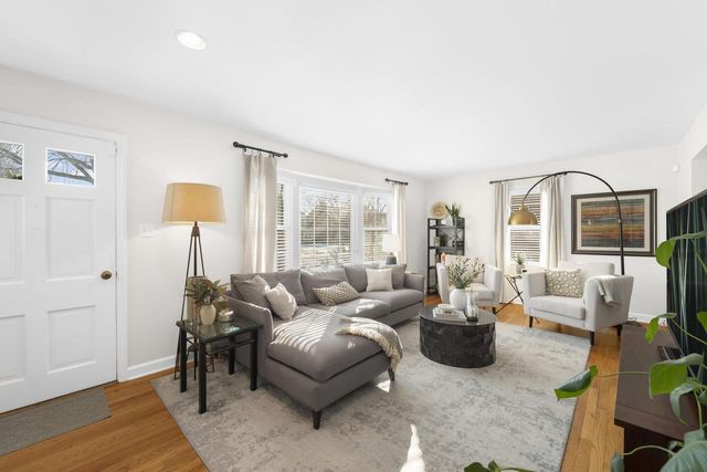 5281 N Kent AVENUE, Whitefish Bay, WI 53217