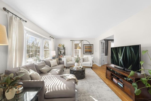 5281 N Kent AVENUE, Whitefish Bay, WI 53217