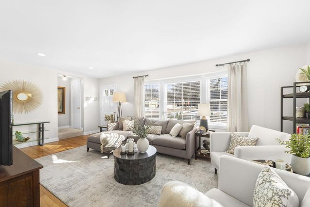 5281 N Kent AVENUE, Whitefish Bay, WI 53217