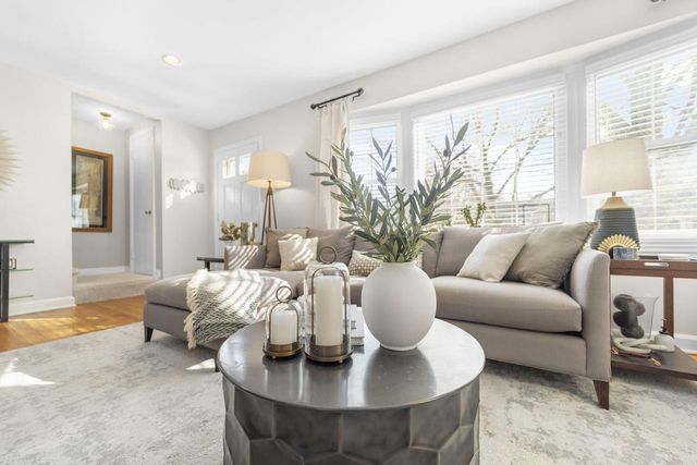 5281 N Kent AVENUE, Whitefish Bay, WI 53217