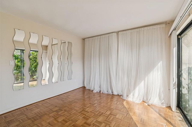 850 VILLAGE LAKE TER N 106, St Petersburg, FL 33716