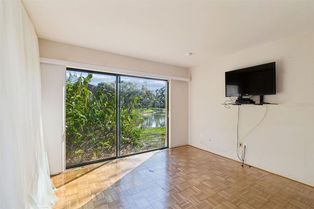 850 VILLAGE LAKE TER N 106, St Petersburg, FL 33716