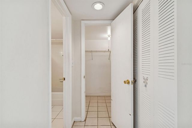 850 VILLAGE LAKE TER N 106, St Petersburg, FL 33716