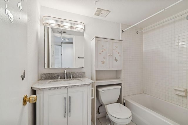 850 VILLAGE LAKE TER N 106, St Petersburg, FL 33716