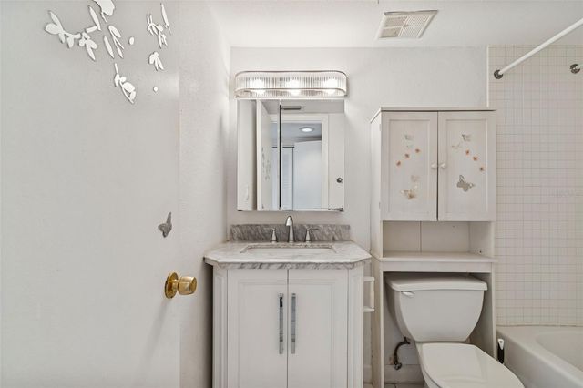 850 VILLAGE LAKE TER N 106, St Petersburg, FL 33716