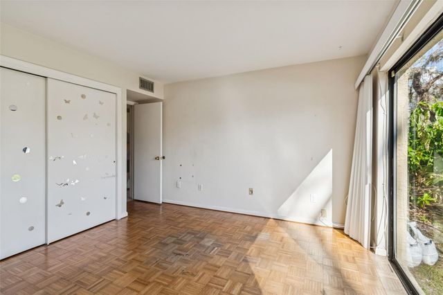 850 VILLAGE LAKE TER N 106, St Petersburg, FL 33716