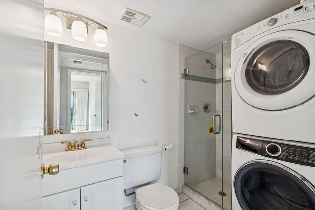 850 VILLAGE LAKE TER N 106, St Petersburg, FL 33716