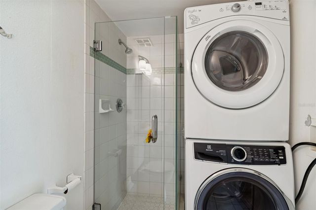 850 VILLAGE LAKE TER N 106, St Petersburg, FL 33716