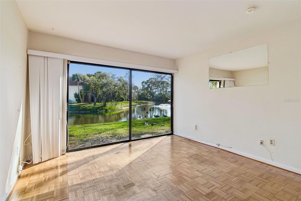 Image 26 of property listing at 850 VILLAGE LAKE TER N 106, St Petersburg, FL 33716