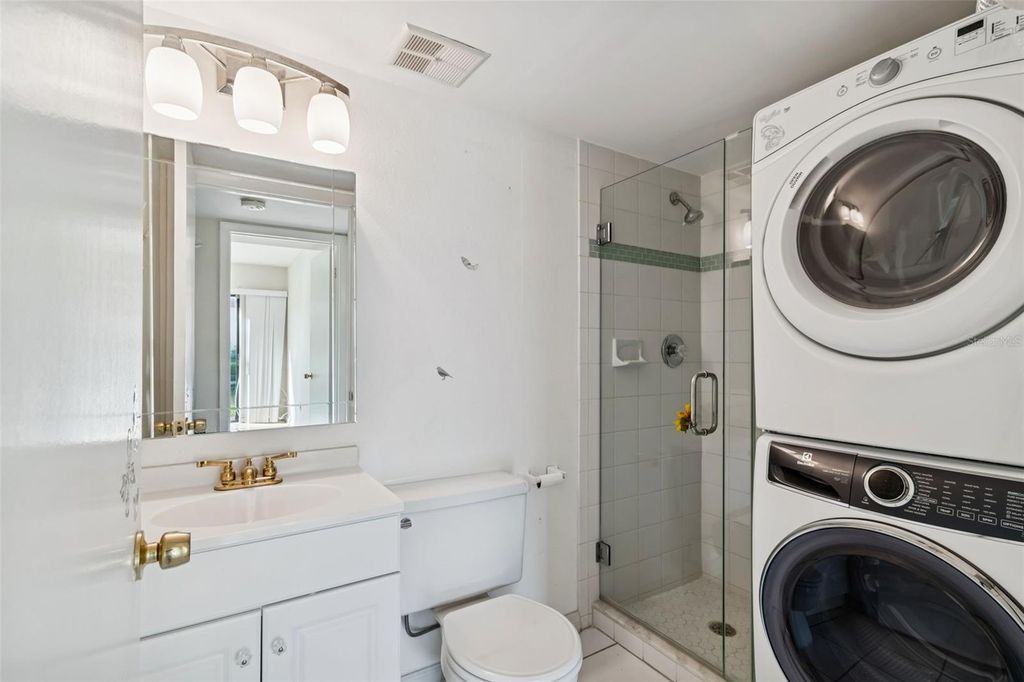 Image 31 of property listing at 850 VILLAGE LAKE TER N 106, St Petersburg, FL 33716