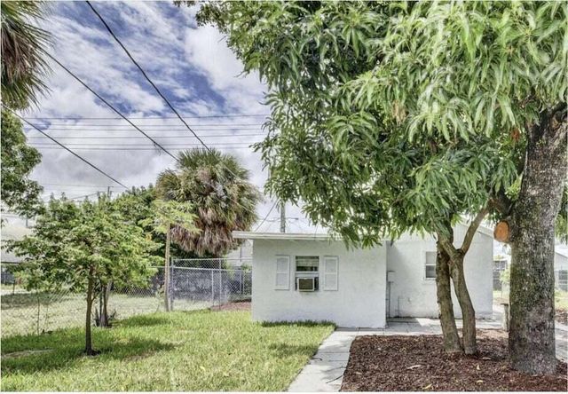 415 N H Street, Lake Worth Beach, FL 33460