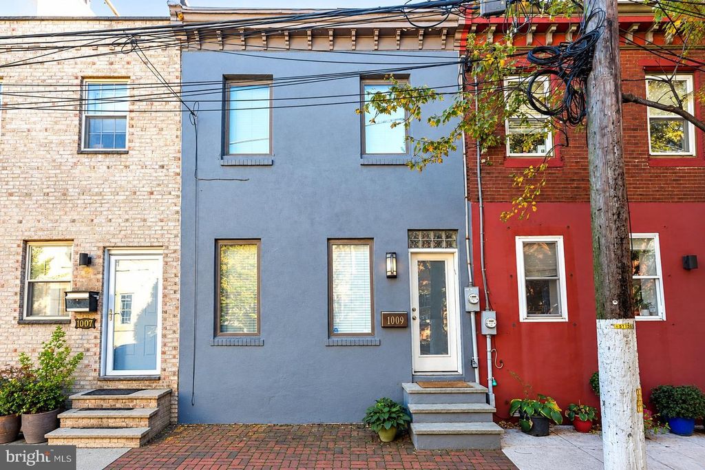 1009 S CHADWICK ST, PHILADELPHIA, PA 19146 — exterior