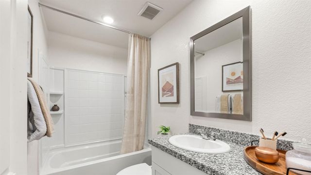 1656 Piner Ct, Yuba City, CA 95993