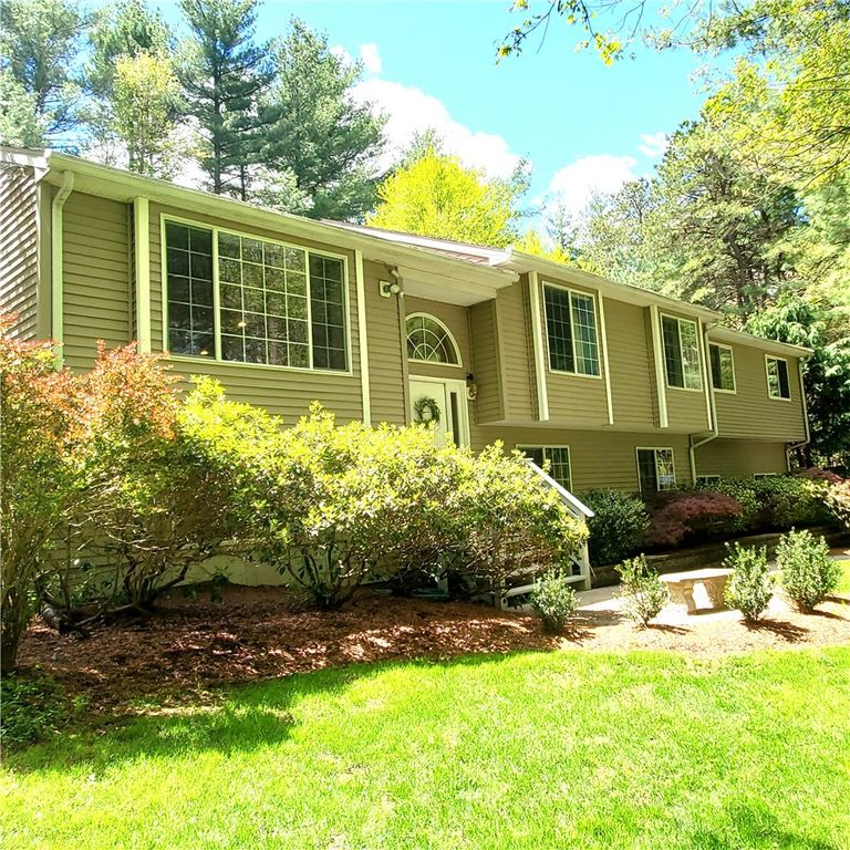 12 Ayoho Road, Coventry, RI 02816