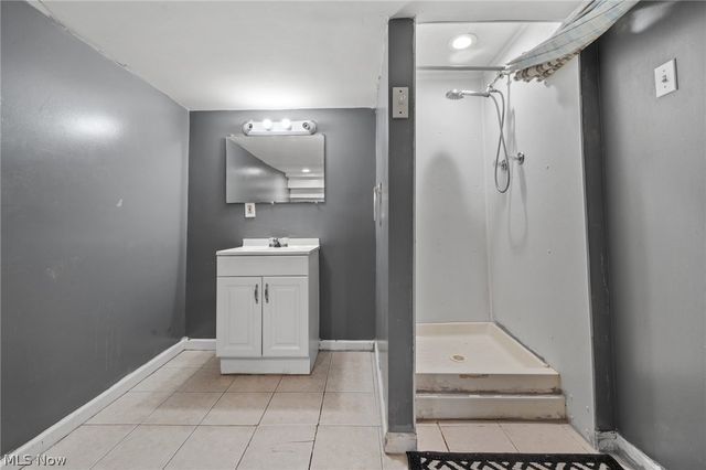12505 Grimsby Avenue, Cleveland, OH 44135