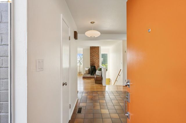 24 Arlington Ave., Kensington, CA 94707