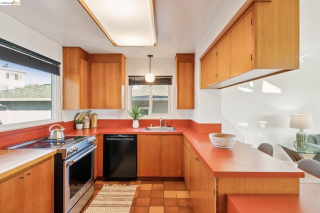 24 Arlington Ave., Kensington, CA 94707