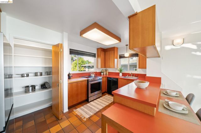 24 Arlington Ave., Kensington, CA 94707