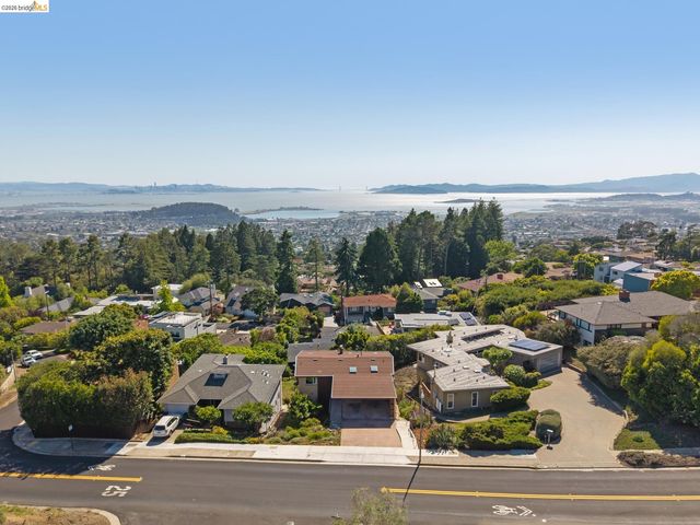 24 Arlington Ave., Kensington, CA 94707