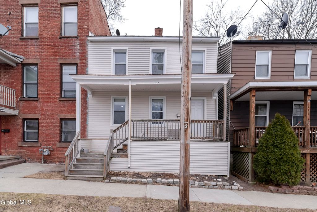 824 2nd Street, Rensselaer, NY 12144
