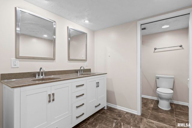 441 Armor Road, Springfield, IL 62704