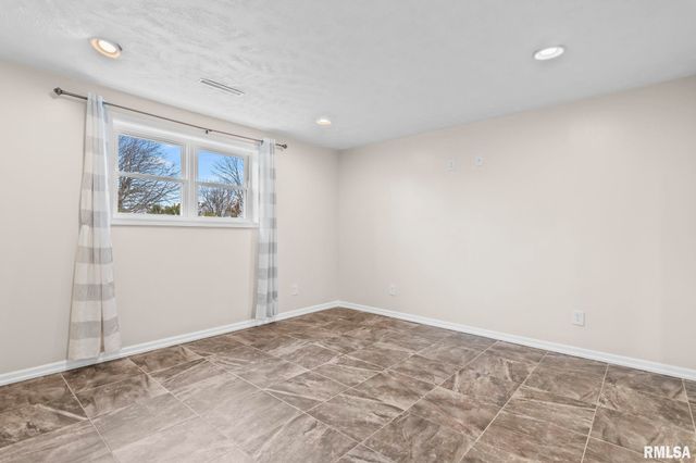 441 Armor Road, Springfield, IL 62704