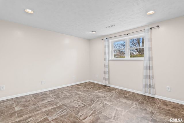 441 Armor Road, Springfield, IL 62704