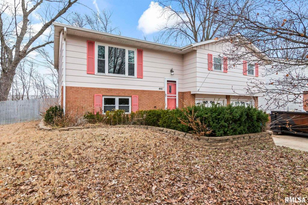 441 Armor Road, Springfield, IL 62704