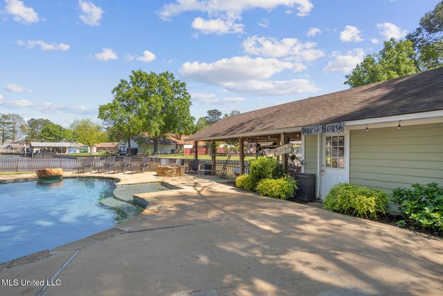 100 Sandpiper Road, Brandon, MS 39047