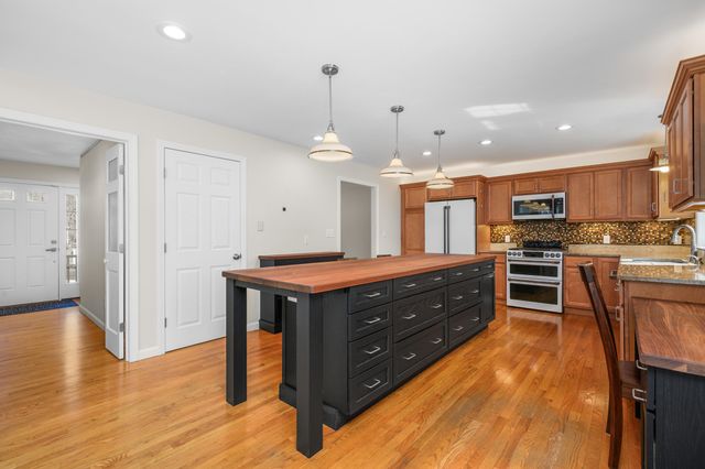 21 Grand Oak Road, Forestdale, MA 02644