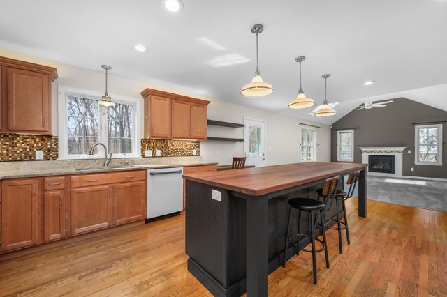 21 Grand Oak Road, Forestdale, MA 02644