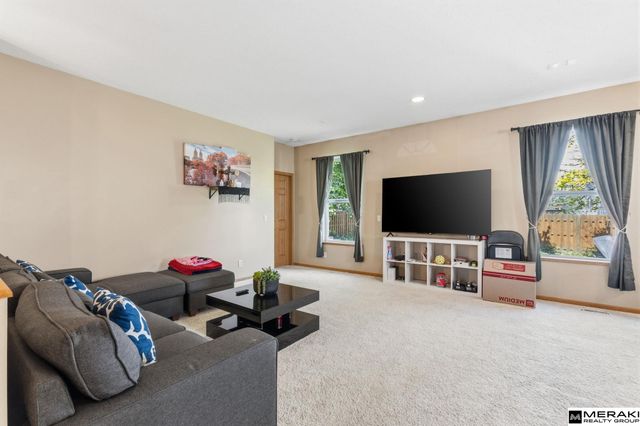 7520 N 107 Avenue, Omaha, NE 68122