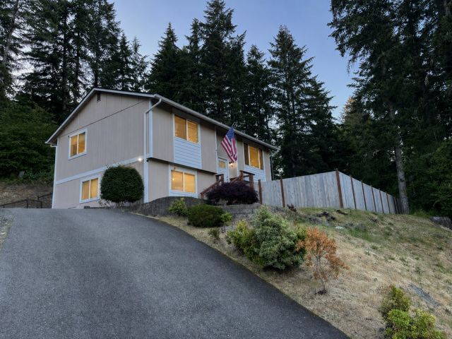 10 NE Anchor Court, Belfair, WA 98528
