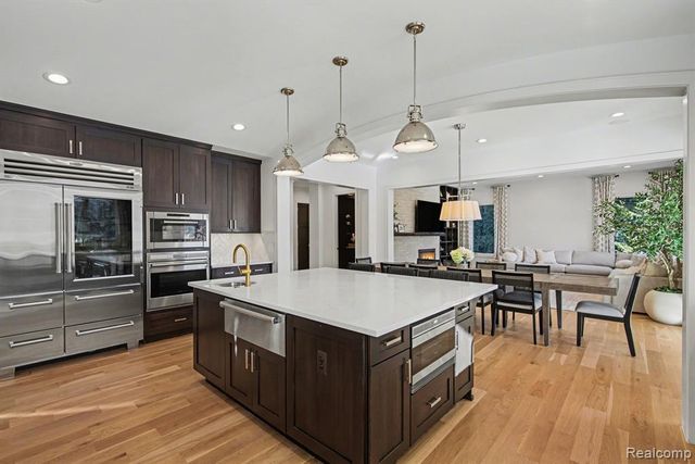 1021 Clear Creek Drive, Rochester Hills, MI 48306