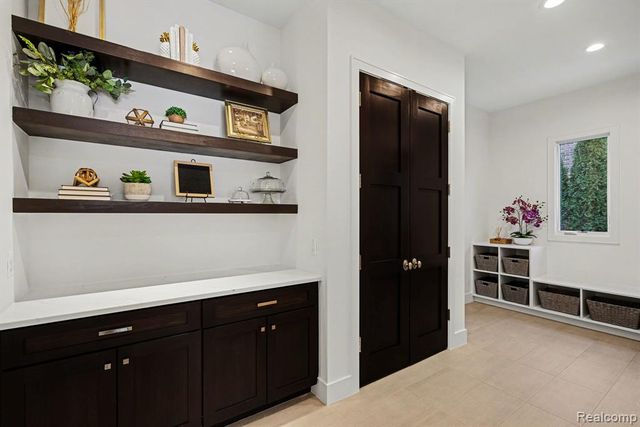 1021 Clear Creek Drive, Rochester Hills, MI 48306